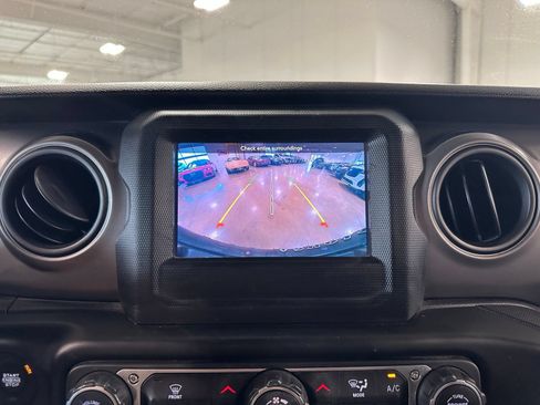 Used 2022 Jeep Wrangler Sport AWD/4WD image 26