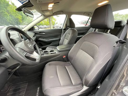 Used 2025 Nissan Altima 2.5 SV FWD image 23