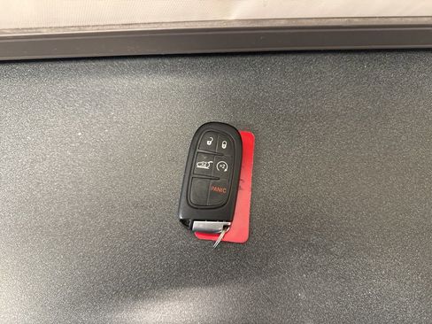 Used 2022 Jeep Cherokee Trailhawk w/ Comfort/Convenience Group image 18