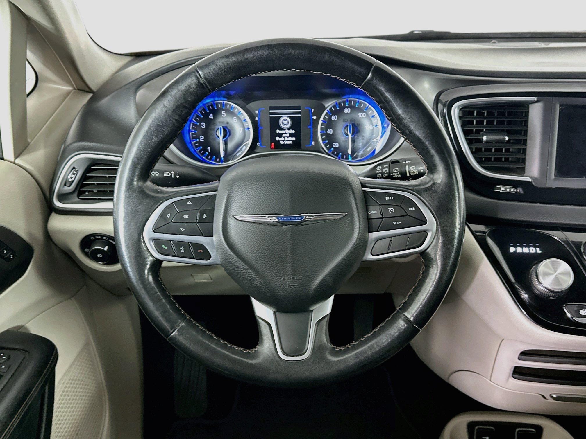 Used 2020 Chrysler Pacifica Touring-L w/ Tire & Wheel Group FWD image 18