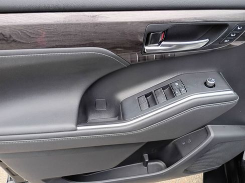 Used 2021 Toyota Highlander Platinum image 9