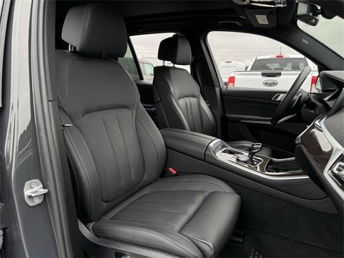 Used 2022 BMW X5 M50i w/ Premium Package image 31