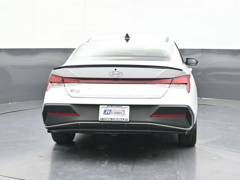 Used 2025 Hyundai Elantra Sport FWD image 11