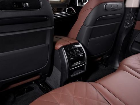 Used 2024 BMW X7 xDrive40i w/ Premium Package AWD/4WD image 28