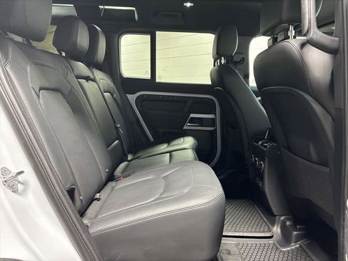 Used 2023 Land Rover Defender 110 SE image 37