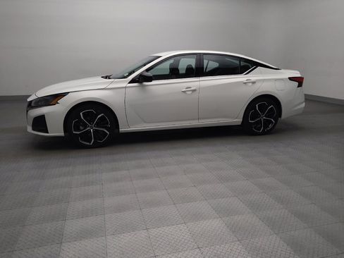 Used 2025 Nissan Altima 2.5 SR image 2