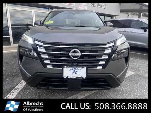 Used 2024 Nissan Rogue SV w/ SV Premium Package image 8