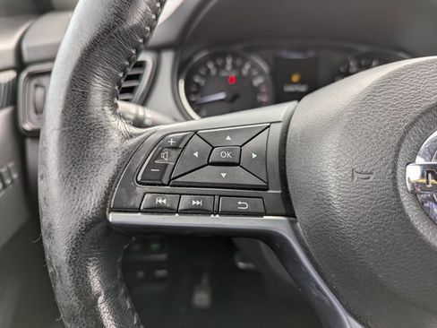 Used 2017 Nissan Rogue SL image 12