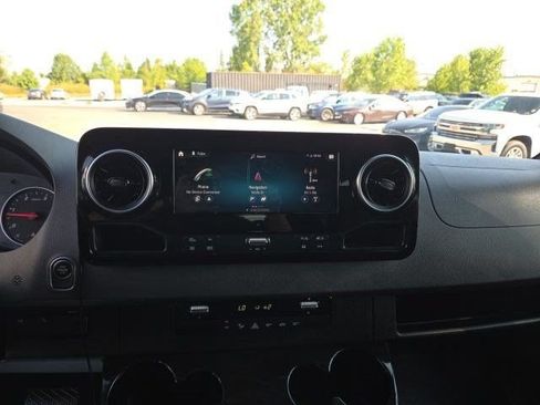 Used 2022 Mercedes-Benz Sprinter 2500 image 23