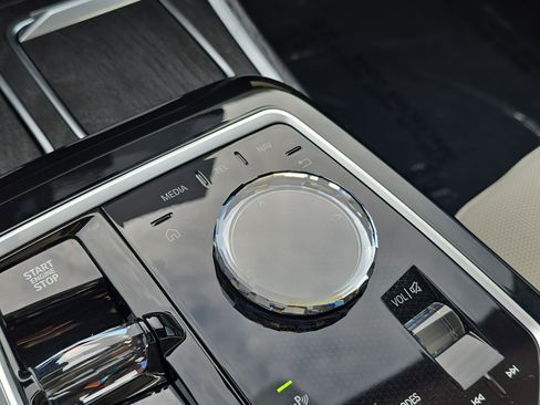 New 2026 BMW 750e xDrive image 27