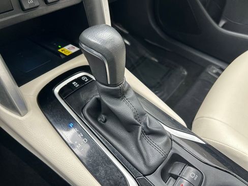 Used 2023 Toyota Corolla Cross XLE w/ Convenience Package image 16