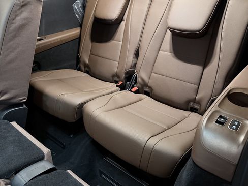 New 2026 Mercedes-Benz GLS 450 4MATIC image 14