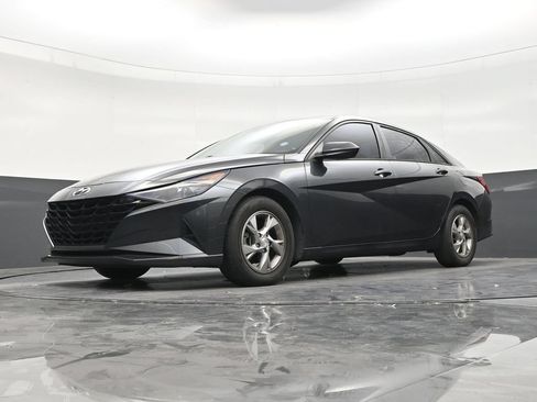 Used 2021 Hyundai Elantra SE FWD image 19