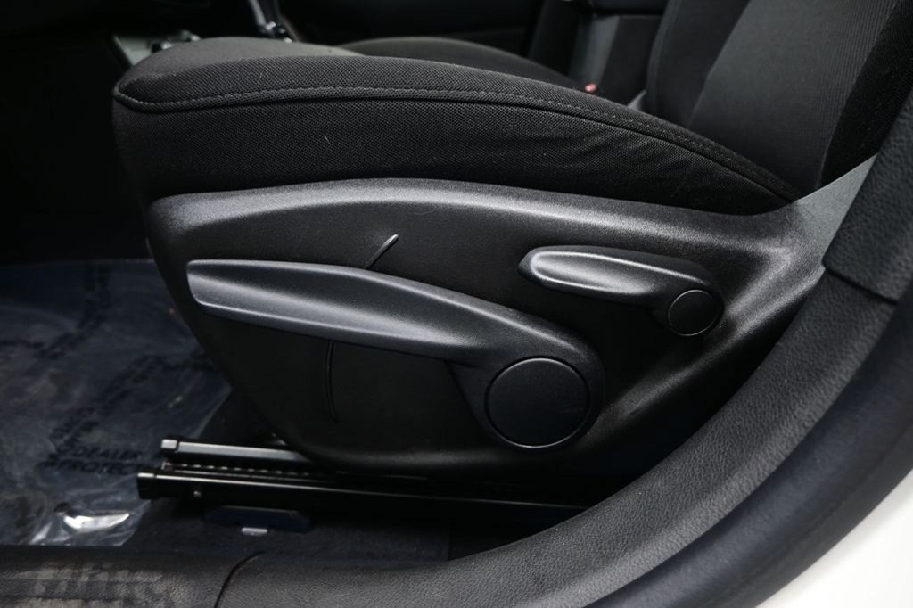 Used 2023 Jeep Renegade Latitude AWD/4WD image 40
