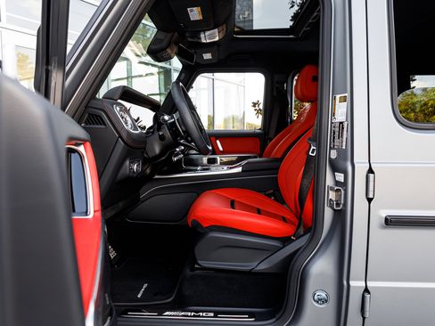 Used 2025 Mercedes-Benz G 63 AMG 4MATIC image 2