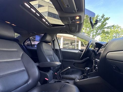 Used 2013 Volkswagen Jetta SE image 16