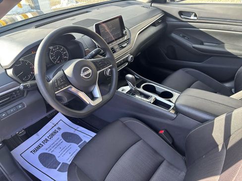 Used 2024 Nissan Altima 2.5 SV image 9
