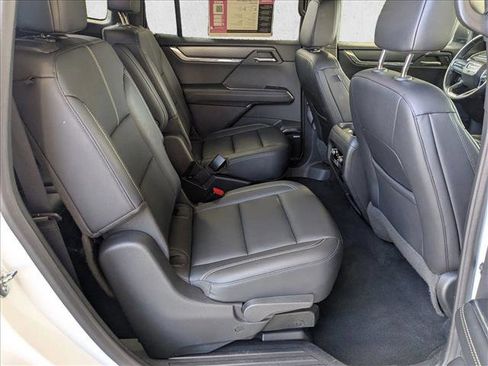 Used 2024 GMC Acadia Elevation image 18