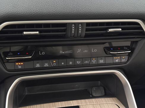 Certified 2024 MAZDA CX-90 Plug-In Hybrid w/ Premium Pkg AWD/4WD image 35