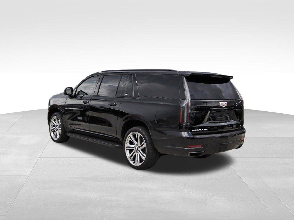 Used 2025 Cadillac Escalade ESV Sport AWD/4WD image 3