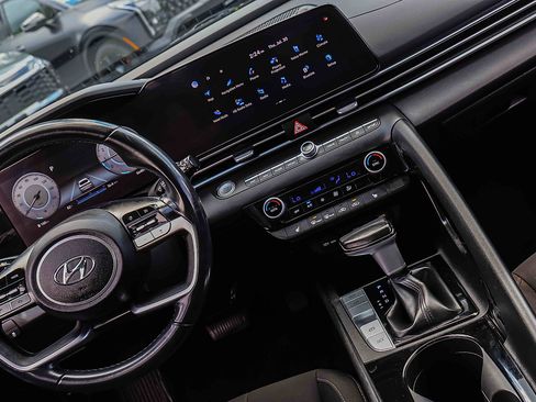 Used 2023 Hyundai Elantra SEL w/ Convenience Package FWD image 19