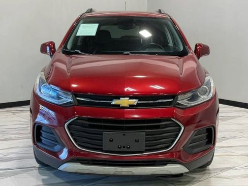 Used 2022 Chevrolet Trax LT w/ Driver Confidence Package AWD/4WD image 3