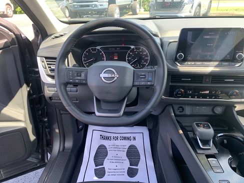 Used 2025 Nissan Rogue SV FWD image 22