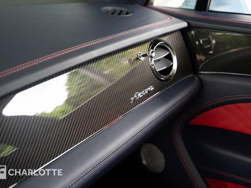 Used 2023 Bentley Bentayga Extended Wheelbase image 31