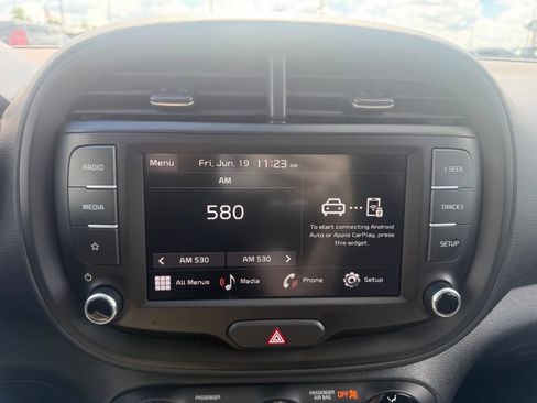 Used 2025 Kia Soul LX w/ LX Technology Package FWD image 23