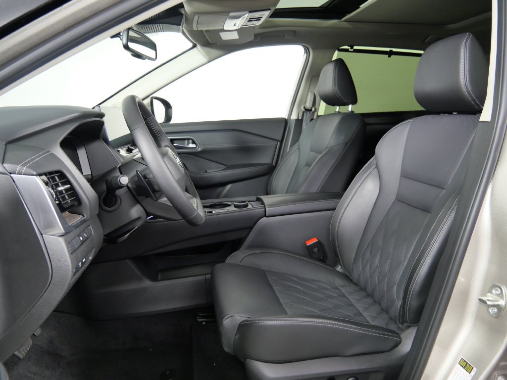 Used 2026 Nissan Rogue Platinum w/ Platinum Premium Package AWD/4WD image 15