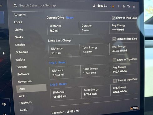 Used 2024 Tesla Cybertruck AWD Crew Cab image 31