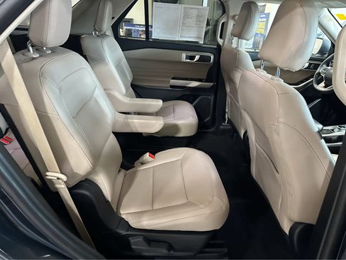 Used 2022 Ford Explorer XLT w/ Equipment Group 202A image 38