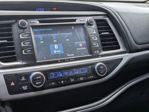 Used 2017 Toyota Highlander SE FWD image 13