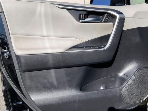 Used 2022 Toyota RAV4 XLE Premium image 26