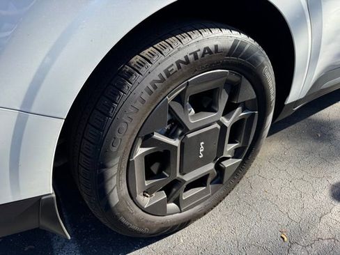 Certified 2025 Kia Carnival EX image 8