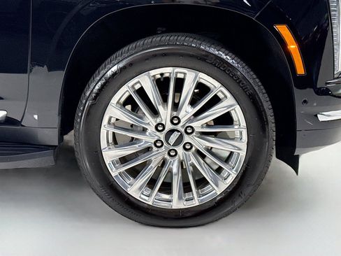 Used 2025 Cadillac Escalade ESV Premium Luxury AWD/4WD image 38
