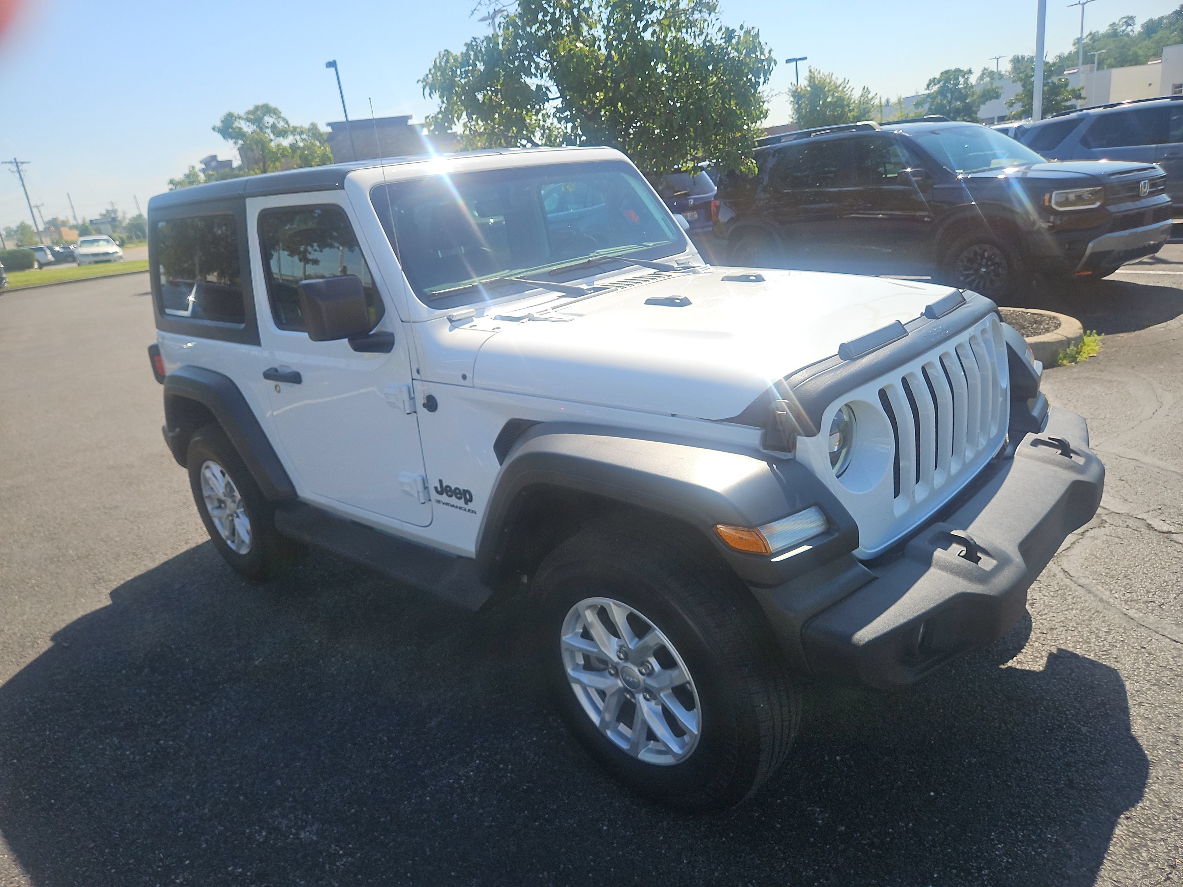 Used 2023 Jeep Wrangler Sport AWD/4WD image 19