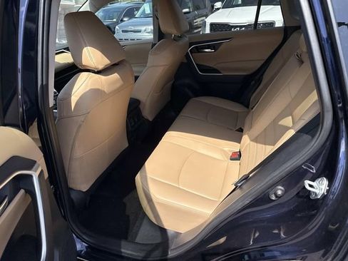 Used 2021 Toyota RAV4 XLE Premium image 17