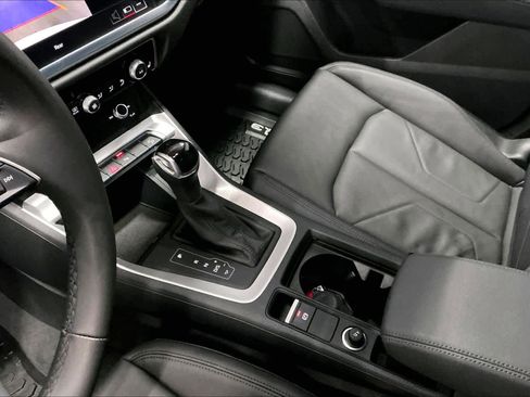 Used 2025 Audi Q3 2.0T Premium image 19