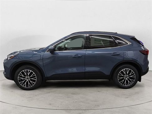 New 2025 Ford Escape SE w/ Class II Trailer Tow Package image 2