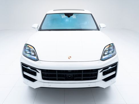 Used 2025 Porsche Cayenne S image 6