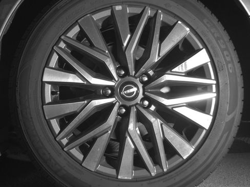 Used 2025 Nissan Altima 2.5 SV FWD image 14