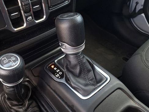 Used 2023 Jeep Wrangler Unlimited image 14