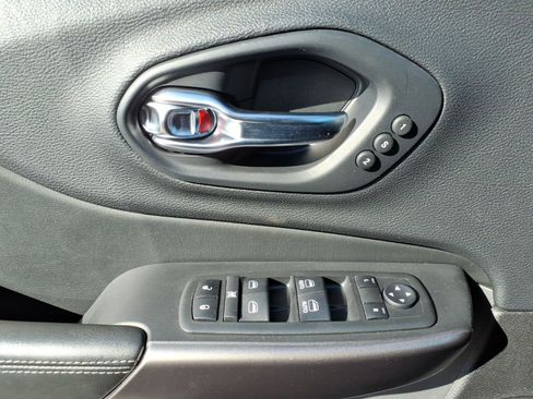 Used 2019 Jeep Cherokee Limited w/ Trailer Tow Group image 12