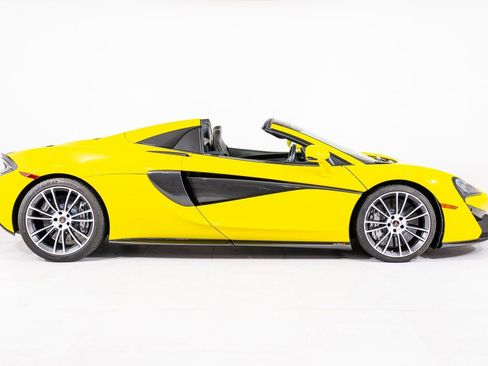 Used 2018 McLaren 570S Spider image 8