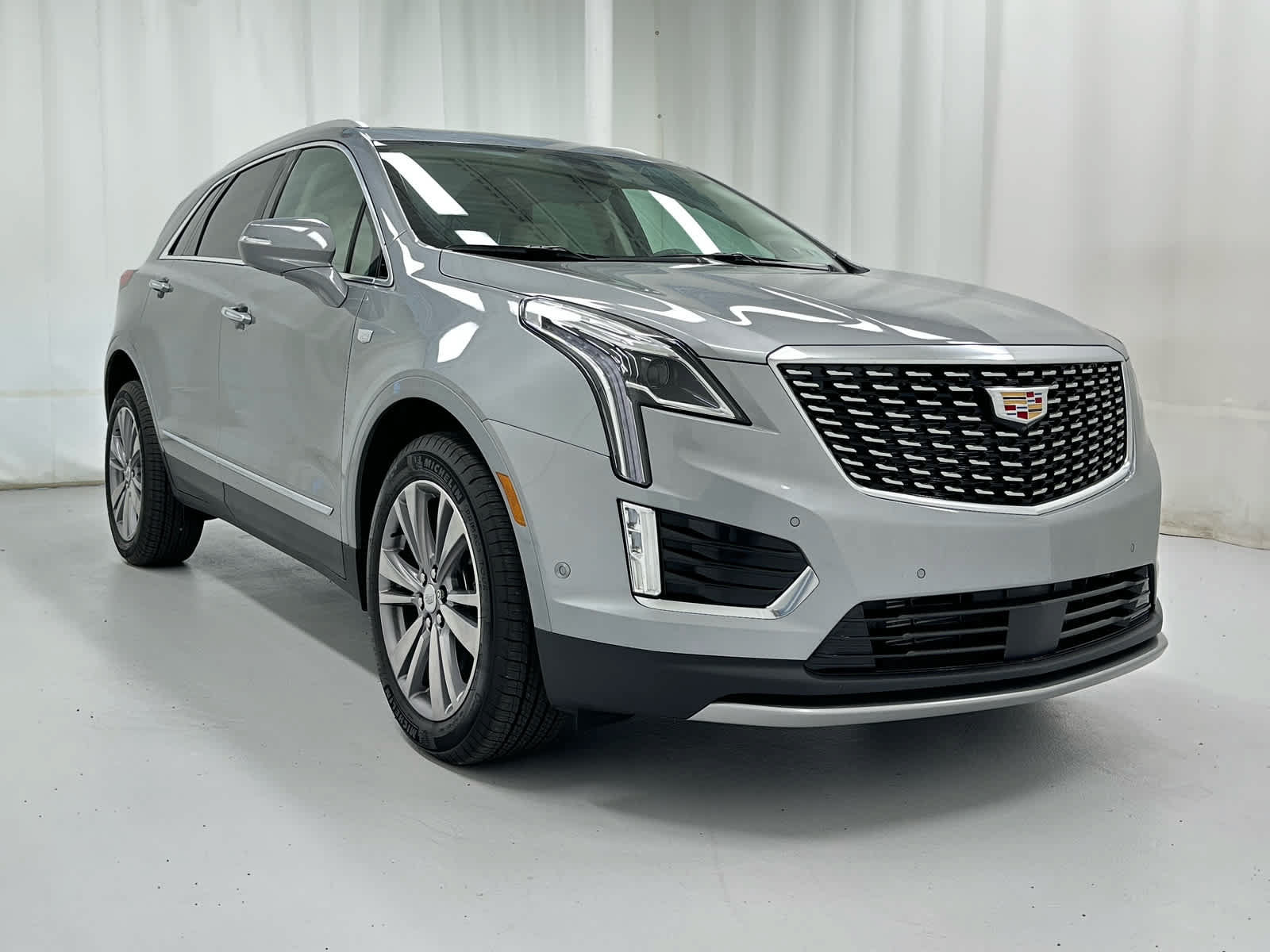 Used 2026 Cadillac XT5 Premium Luxury w/ Driver Assist Package AWD/4WD image 1