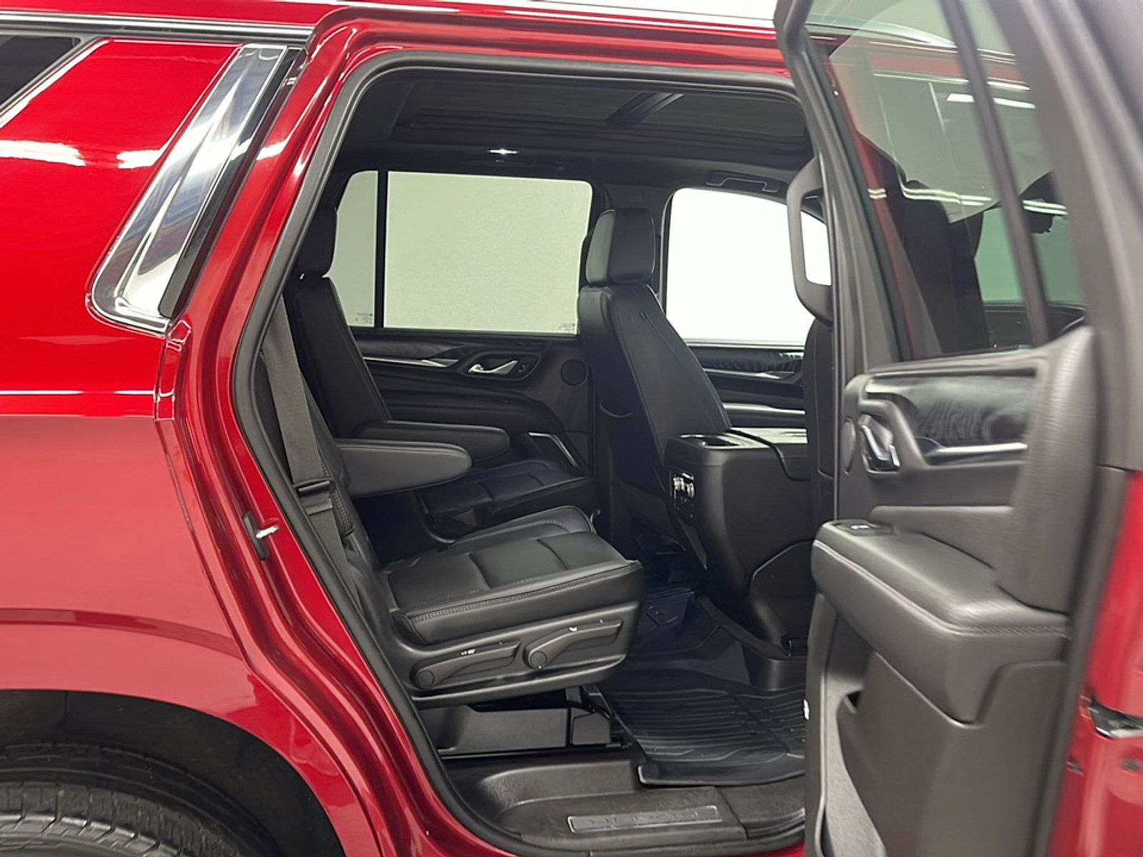 Used 2021 GMC Yukon Denali w/ Denali Premium Package AWD/4WD image 21