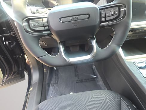 New 2026 Jeep Cherokee Laredo AWD/4WD image 31