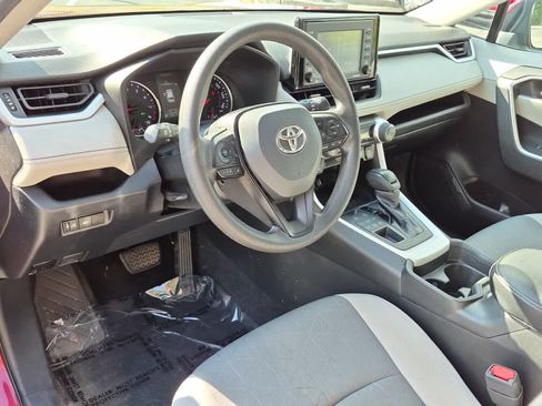 Used 2021 Toyota RAV4 XLE AWD/4WD image 13