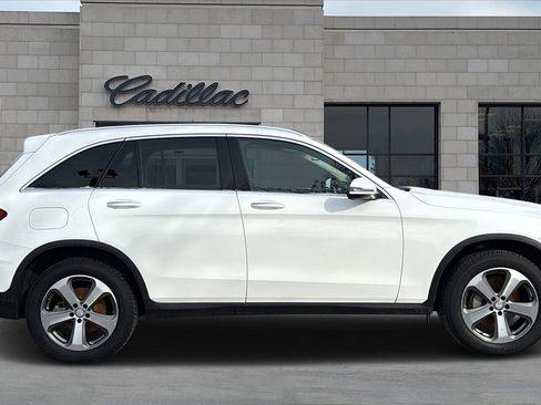 Used 2017 Mercedes-Benz GLC 300 4MATIC image 2